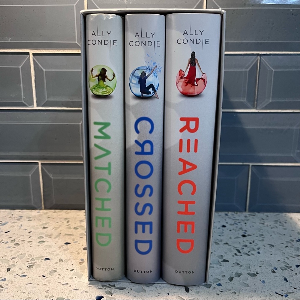 Matched Trilogy Box Set. Ally Condie, Crossed, Romance, HCDJ